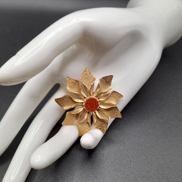 Vintage Goldstone Flower Brooch, Floral Pin, 1950s Jewelry - Picture 2 of 8